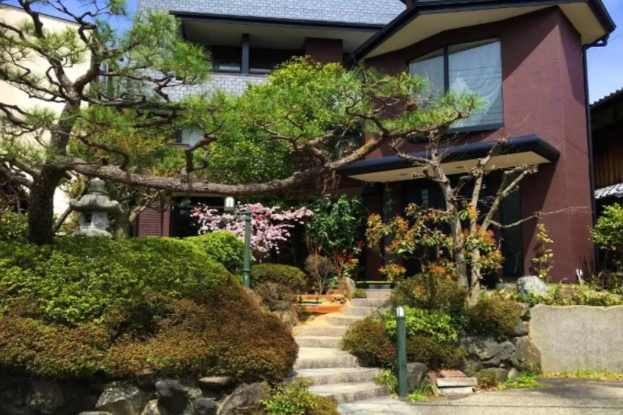 Hananobou Kinkakuji-Michi Kyoto 0*,